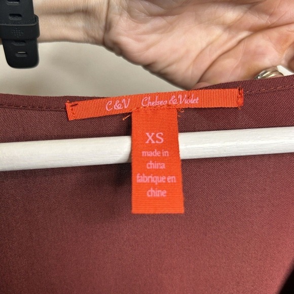 Chelsea & Violet Merlot Floral Print and Embroidered Swing Bubble Sleeve Top XS - Picture 8 of 8